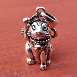 Bikerringshop Japanese Maneki-Neko Cat Pendant