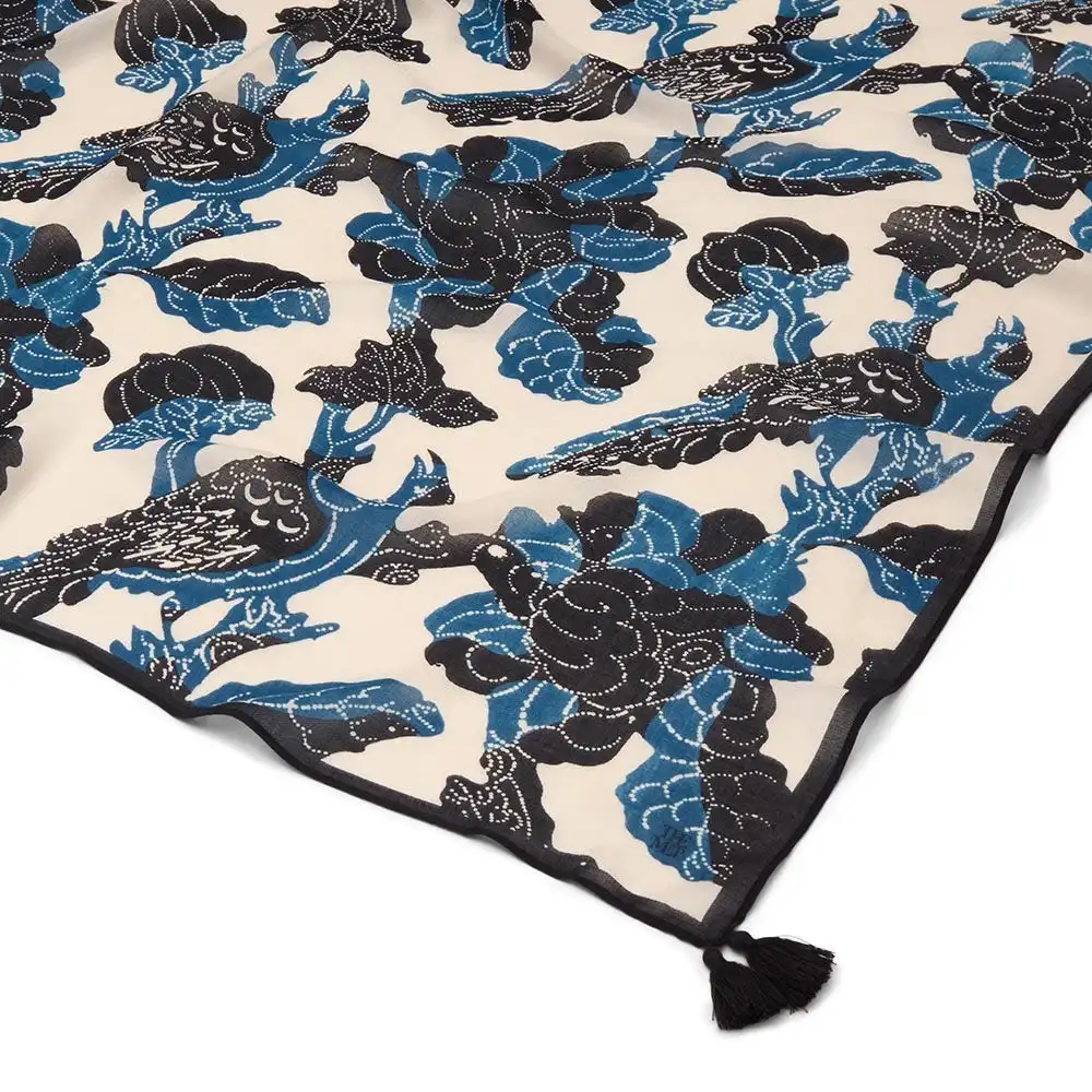 The Metropolitan Museum Of Art Blue & White Stylized Birds Oversize Oblong Scarf 5 The Metropolitan Museum Of Art Blue & White Stylized Birds Oversize Oblong Scarf - Image 3